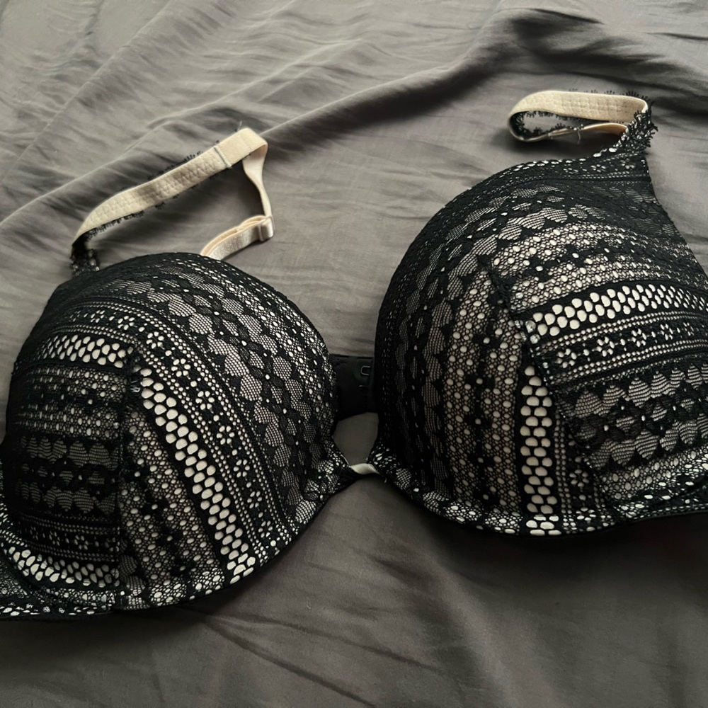 Victorias Secret Lace padded push up bra. New